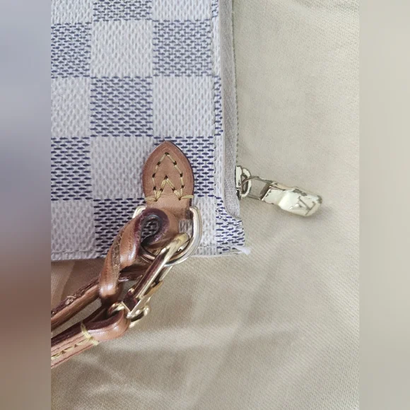 Louis Vuitton Checkered Clutch with Brown Strap - Picture 4 of 7